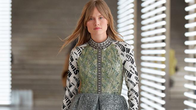 Louis Vuitton automne-hiver 2021-2022 à la Fashion Week de Paris : quelles sont les 5 tendances mode de l'hiver prochain ?