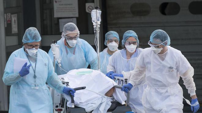 EN DIRECT - Hôpitaux sous tension : trois premiers patients transférés hors d'Ile-de-France