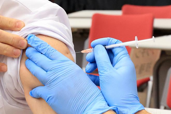 Coronavirus : non, 70% des soignants ne refusent pas la vaccination