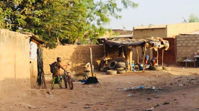 L'impossible distanciation dans les quartiers périphériques de Ouagadougou