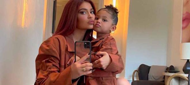 Kylie Jenner dévoile une photo adorable de Stormi sur Instagram !