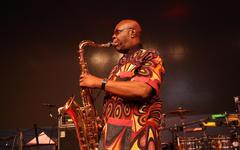 Un an après la mort de Manu Dibango, un film et un disque lui rendent hommage