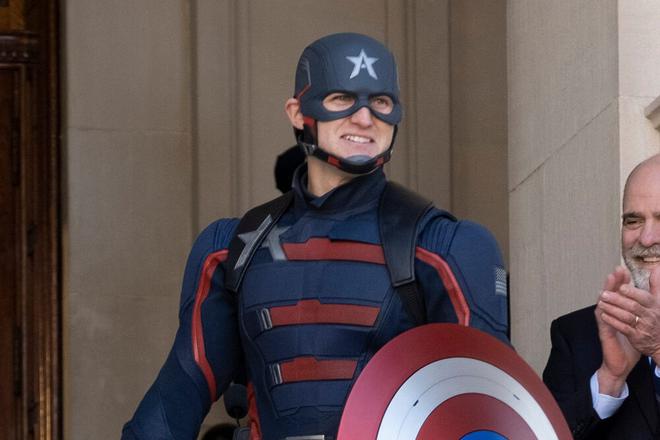 "Falcon et le Soldat de l'Hiver" : qui est John Walker, le nouveau Captain America ?
