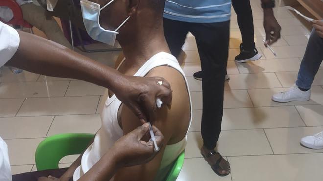 Les centres de vaccination covid pris d'assaut à Brazzaville