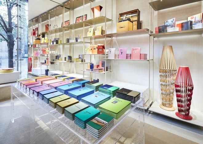 Louis Vuitton transforme sa boutique de Saint-Germain-des-Prés en librairie