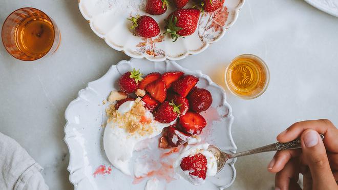 La recette des fraises à la crème de Rebekah Peppler