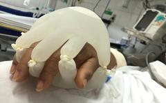 Brésil : cette « Main de Dieu » apporte du réconfort aux patients gravement atteints du Covid-19