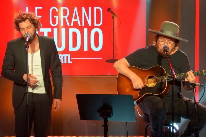 Claudio Capéo et Zucchero chantent "Senza una donna" dans "Le Grand Studio RTL"