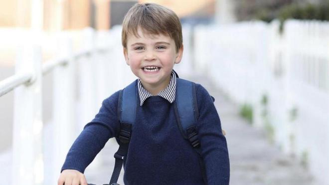 Le prince Louis, le fils de Kate et William, fête ses 3 ans à vélo