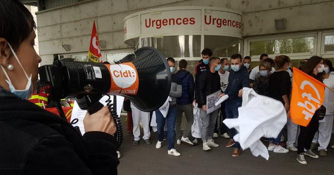 Insécurité au Puy-en-Velay (43) : les urgentistes de l’hôpital Émile-Roux manifestent contre les agressions dont ils sont victimes. “Qu’attendez-vous pour nous protéger ?”