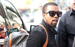 Kanye West : son sac à dos Goyard vendu à une somme astronomique ! [Photo]
