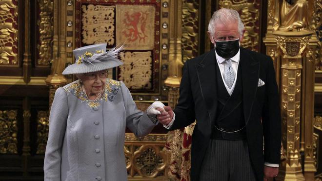 Elizabeth II s'adresse au Parlement pour son premier engagement depuis la mort de Philip