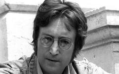 John Lennon : sans le Beatles, un premier titre enregistré dans des conditions particulières