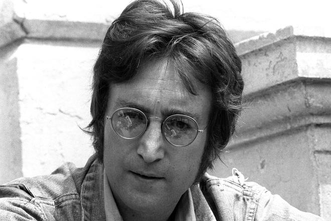 John Lennon : sans le Beatles, un premier titre enregistré dans des conditions particulières