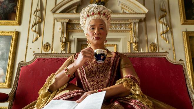 "Bridgerton": Netflix prépare une série dérivée sur la reine Charlotte