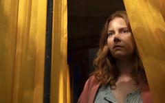 La Femme à la fenêtre sur Netflix : c'est quoi ce thriller hitchcockien avec Amy Adams ?