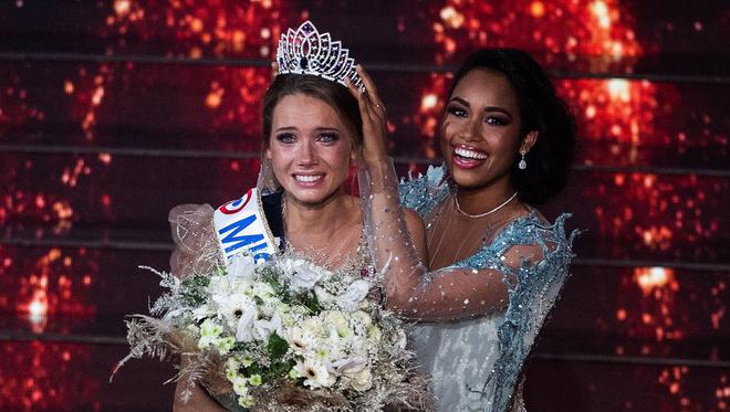 "Je vise la couronne !" : Amandine Petit participe ce soir au concours de Miss Univers