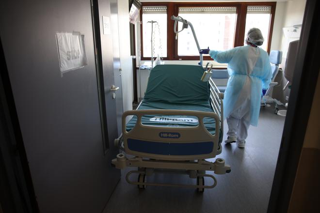 Covid-19 en France : 187 décès en 24 heures, un peu plus de 4000 malades en soins critiques