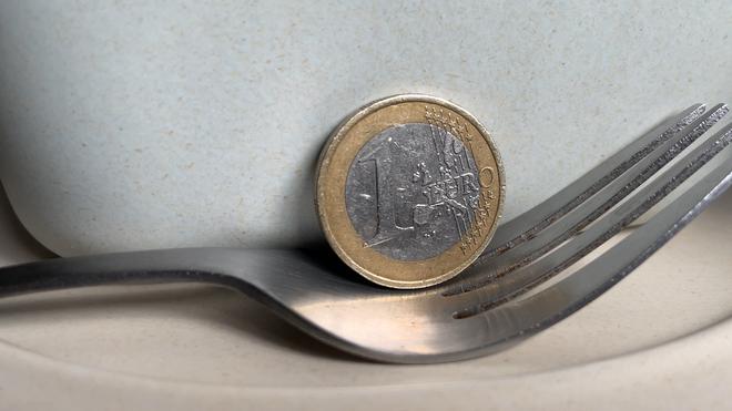 VIDÉO. 1 repas, 1 euro : des recettes de cuisine simples, saines et pas chères qui cartonnent sur Twitter