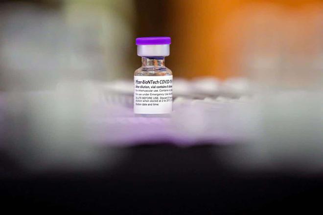Vaccin Pfizer : mauvaise nouvelle confirmée, un nouvel effet secondaire inquiète et est surveillé de près