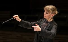 Susanna Mälkki interprète Bartók et Saariaho à la Philharmonie de Berlin