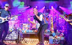 Coldplay : Higher Power en live pour Glastonbury (VIDEO)