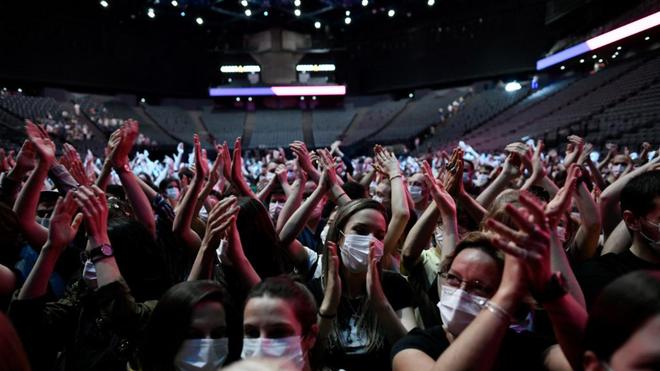 "C'est le feu !" : 5000 fans au concert-test d'Indochine à Bercy pour faire avancer la science