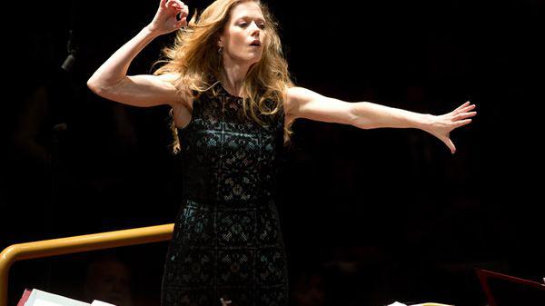 Barbara Hannigan chante et dirige à la Philharmonie de Paris