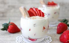 Tiramisu aux fraises en verrine : 4 versions délicieuses pour un dessert fruité estival
