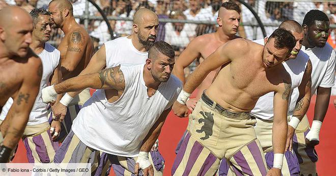Italie : Florence avec les gladiateurs du “calcio storico”, mélange de foot, de lutte et de rugby