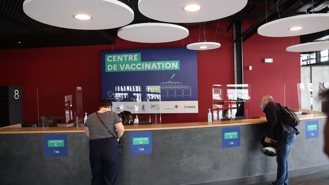 Covid-19 : vacances et vaccination, un casse-tête pour de nombreux Français