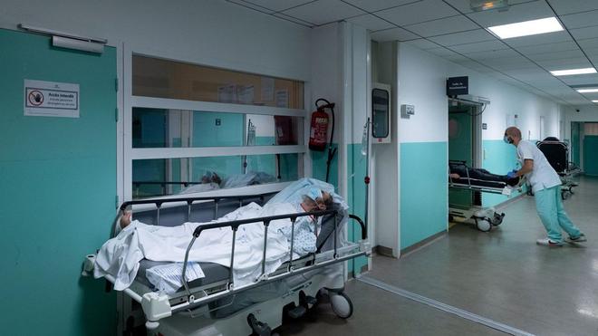 Covid-19 en France : 13 nouveaux décès et 2106 patients en soins critiques