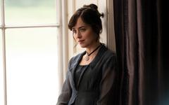 Persuasion sur Netflix : premières images de Dakota Johnson dans l'adaptation du roman de Jane Austen