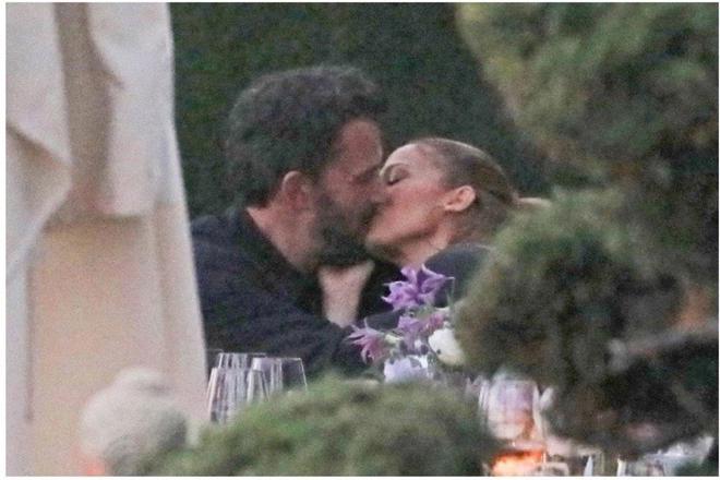 Jennifer Lopez et Ben Affleck : le baiser qui confirme les rumeurs
