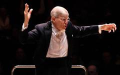 Herbert Blomstedt dirige les Berliner Philharmoniker dans Sibelius et Brahms