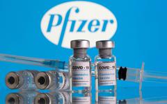 Problème au cœur : l'autorité médicale française n'écarte pas un «rôle possible» du vaccin Pfizer