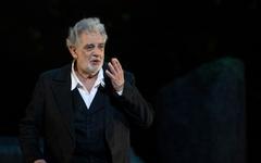 "Ça a été des mois vraiment difficiles" : accusé de harcèlement sexuel, Placido Domingo remonte sur scène