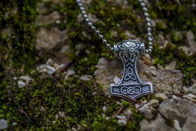 Où en savoir plus sur les bijoux celtiques et vikings ?