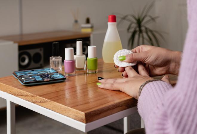 Comment retirer votre vernis en douceur : 3 bonnes pratiques à adopter